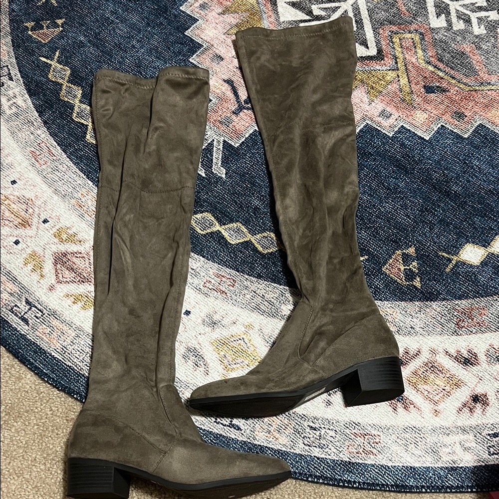 Cityclassified Grey Over-the-Knee Boots